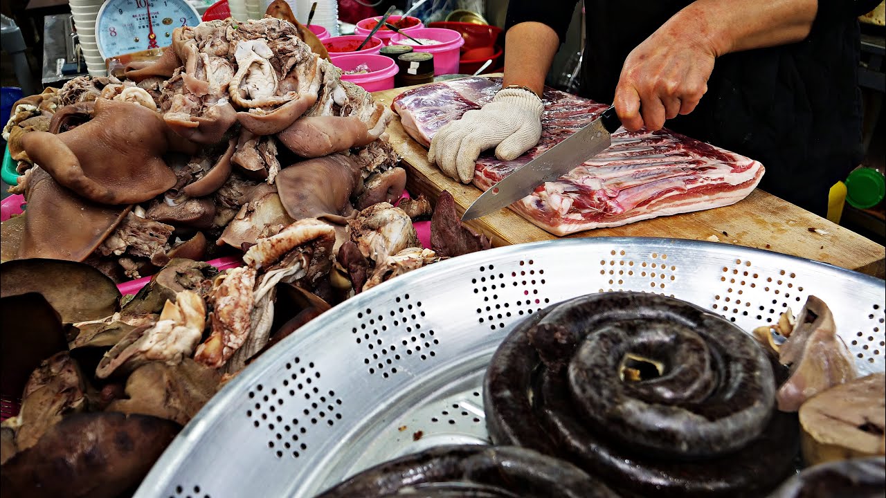 Hot sundae soup and soju are the best in winter!!!Sundae Soup,Pig-headed meat!!!