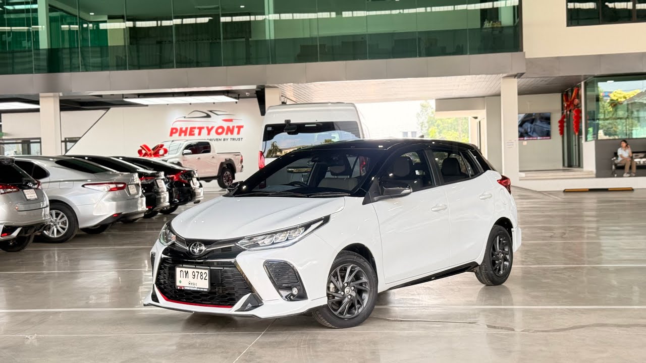 ปีใหม่ ไมล์น้อย Yaris 1.2 Sport premium  ปี2022 ฟรี🌟ผ่อน 8,xxx฿ ราคา479,000บาท #เพชรยนต์ #yaris ￼