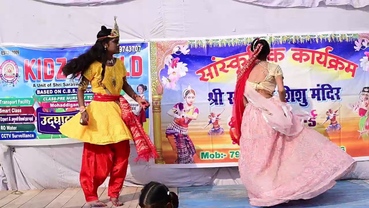 Red Red Gajra Laga Ke Jab | Kanha Ko Diwana Banati Ho | Red Gajra | Annual Function In Kidz World