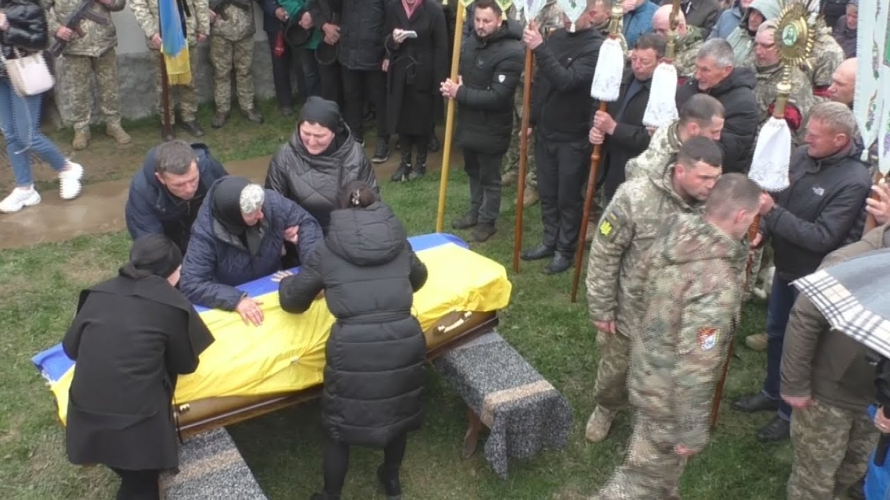ПОХОРОН ГЕРОЯ СЕРГІЯ  МЕНТИНСЬКОГО В СЕЛІ ВЕРХНІЙ МАЙДАН (БЕЗ КОМЕНТАРІВ)