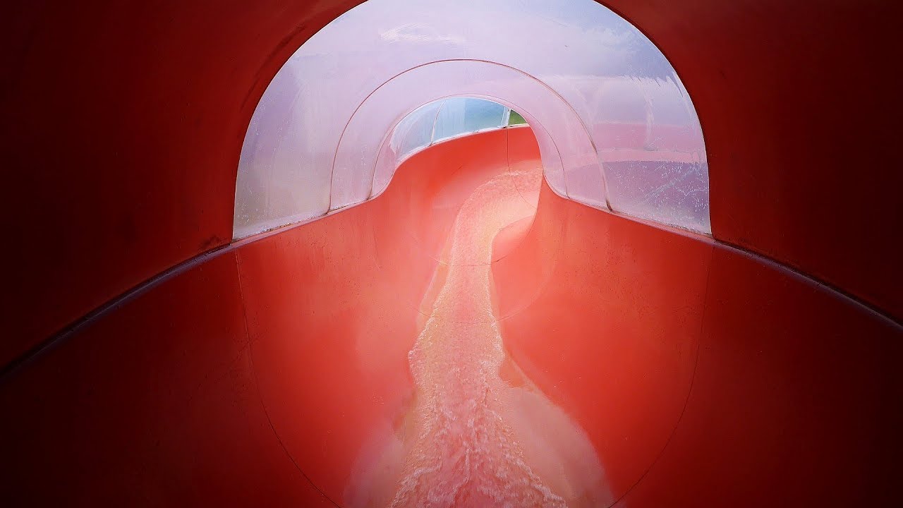rote Tunnelrutsche :: Kanab Riesenrutsche | Karlslundsbadet Landskrona