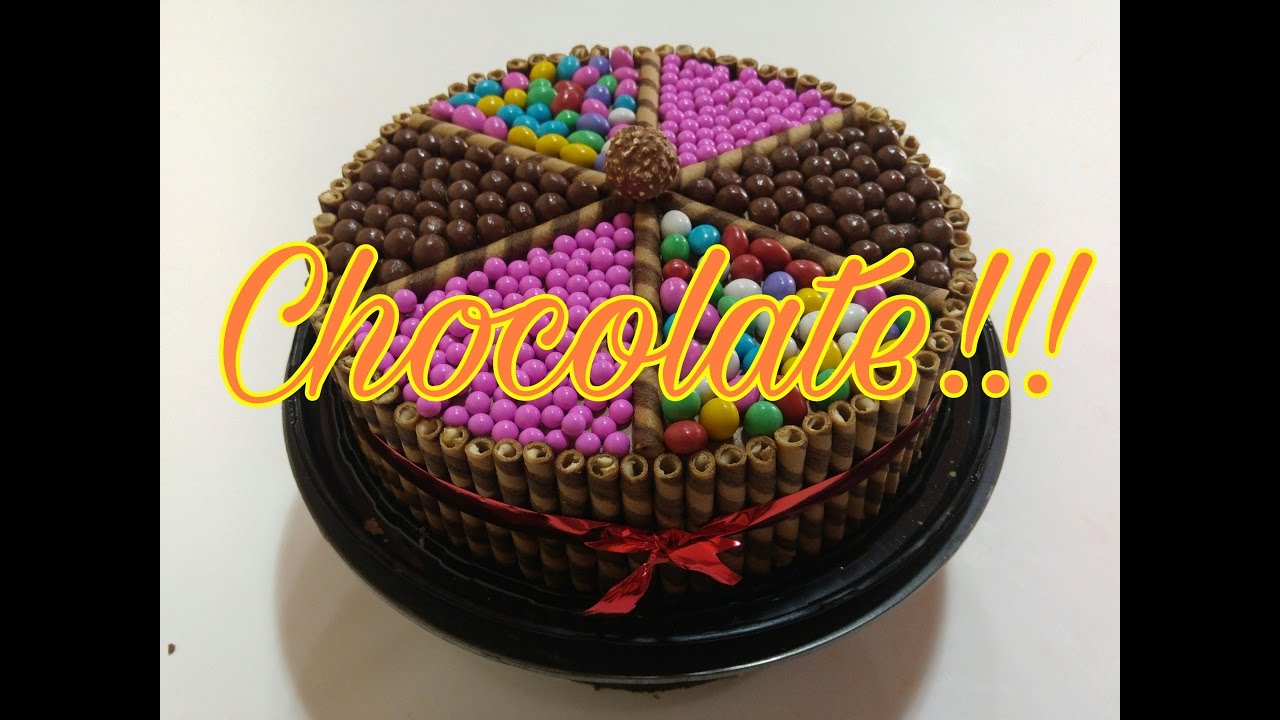 Pastel de chocolate decorado con galletas y chocolates!!!🍫