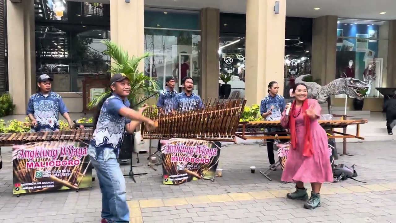 LAGU PERAHU LAYAR DI  TERAS 1 MALIOBORO