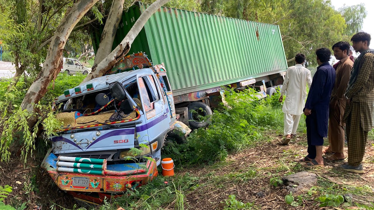 Massive Crash 22-Wheeler Trailer Completely Destroyed & Fully Repaired