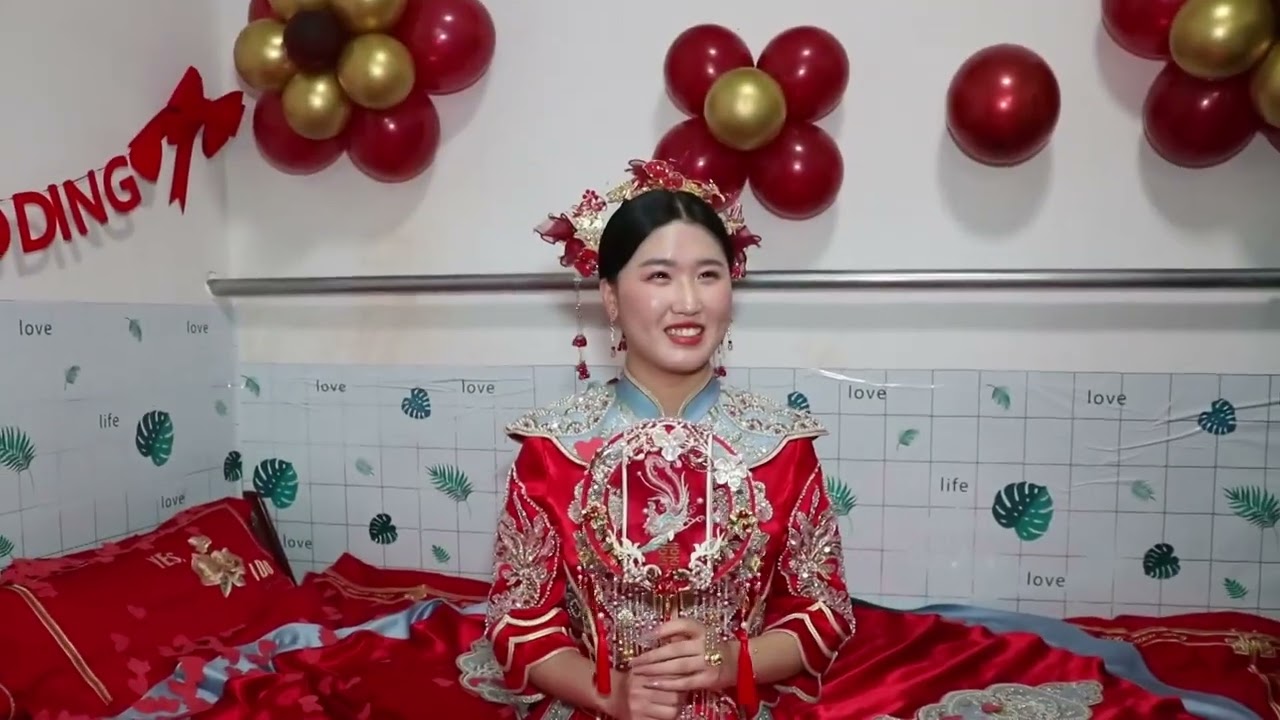 湖北一腿模，因长的性感被广州富商娶走，猜猜新郎多少岁
