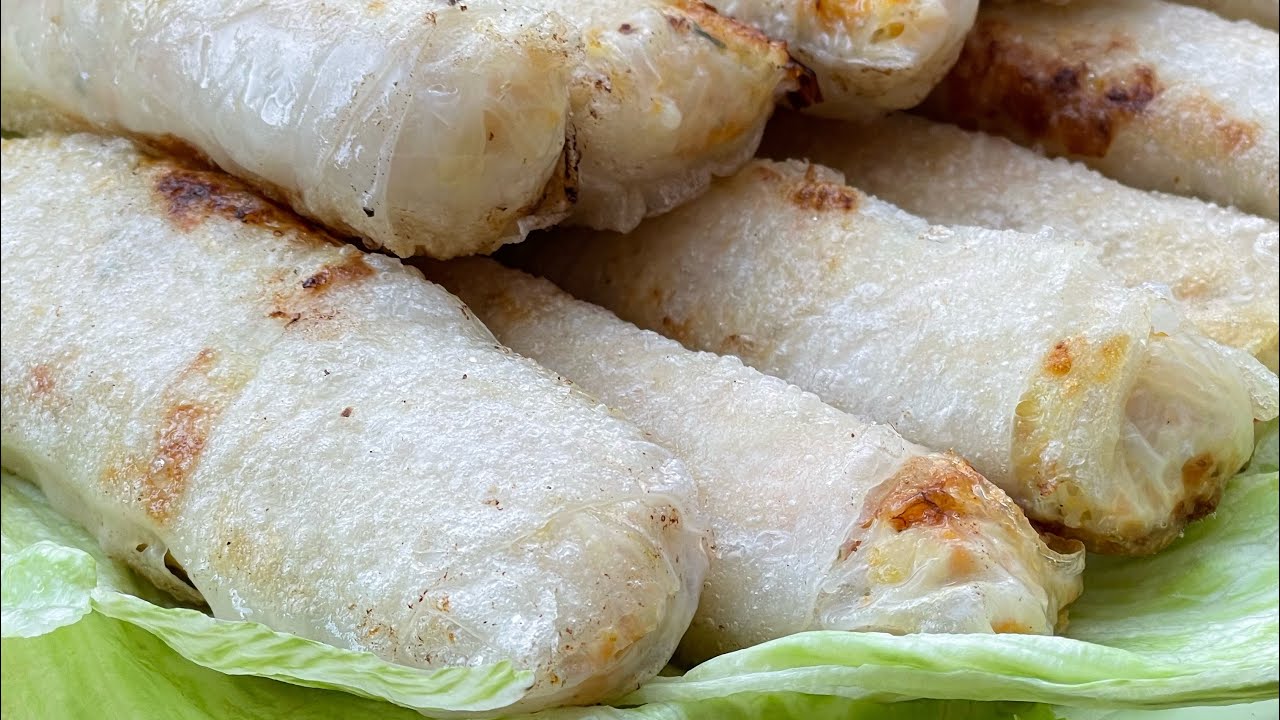 Nems au poulet &agrave; ma fa&ccedil;on ( cuisine vietnamienne ). Вьетнамские роллы с курицей и овощами.