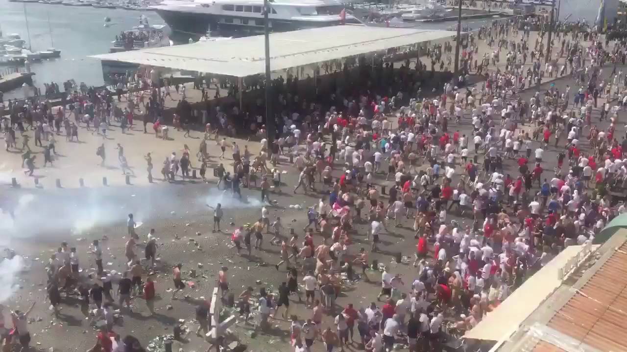England and Russia fans clash in Marseille - Euro 2016