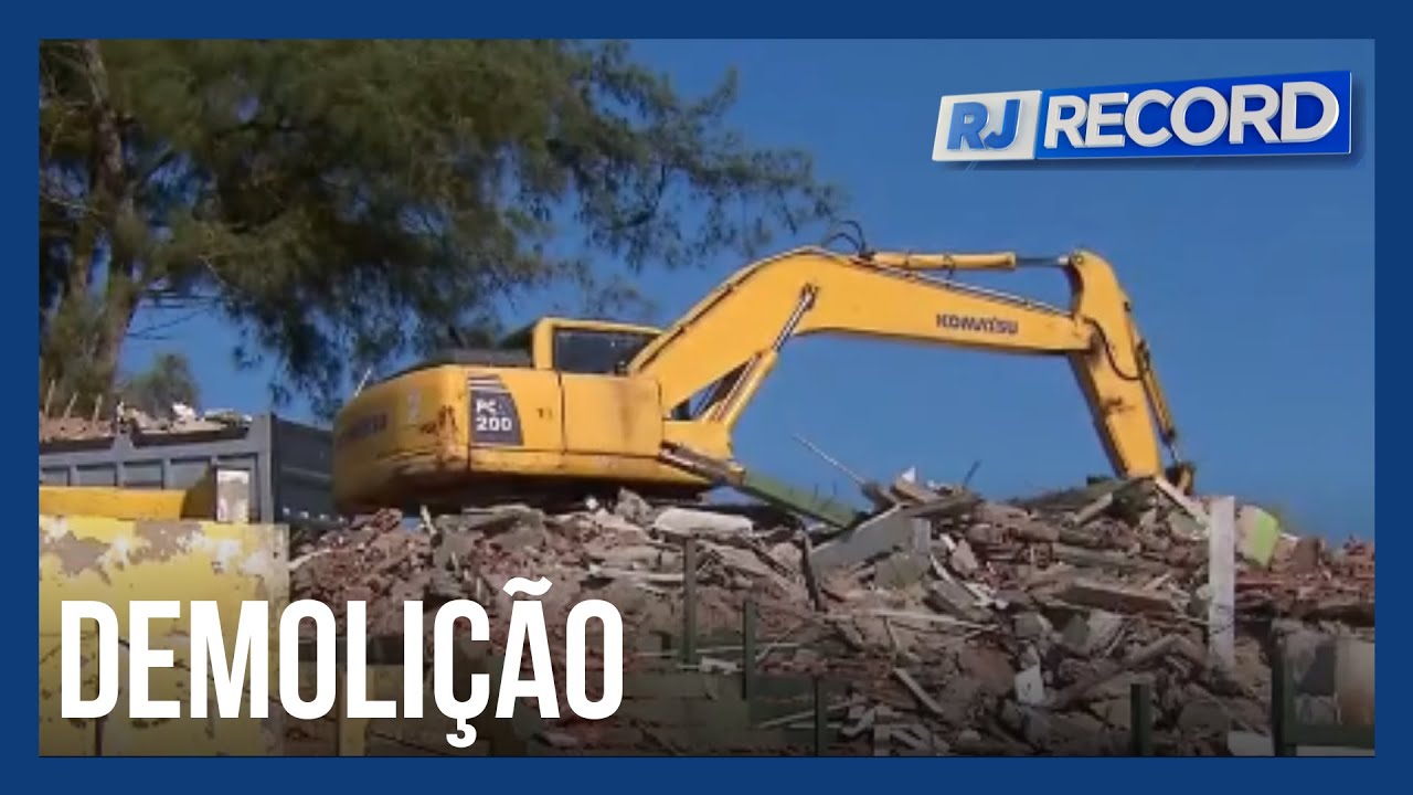 Prefeitura de Cabo Frio conclui demolição de quiosques na Praia das Conchas
