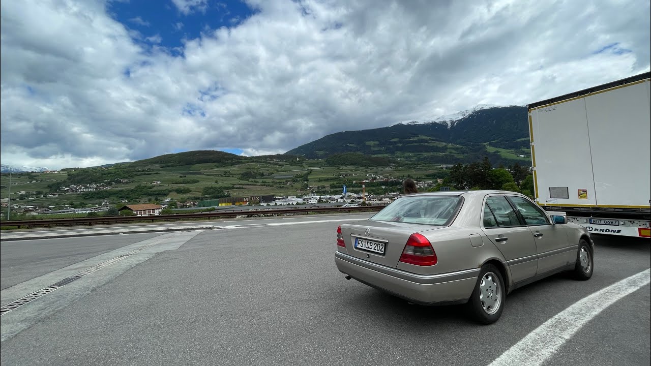 Urlaub mit dem Oldtimer in den Süden Mercedes Benz W202 als Reisemobil