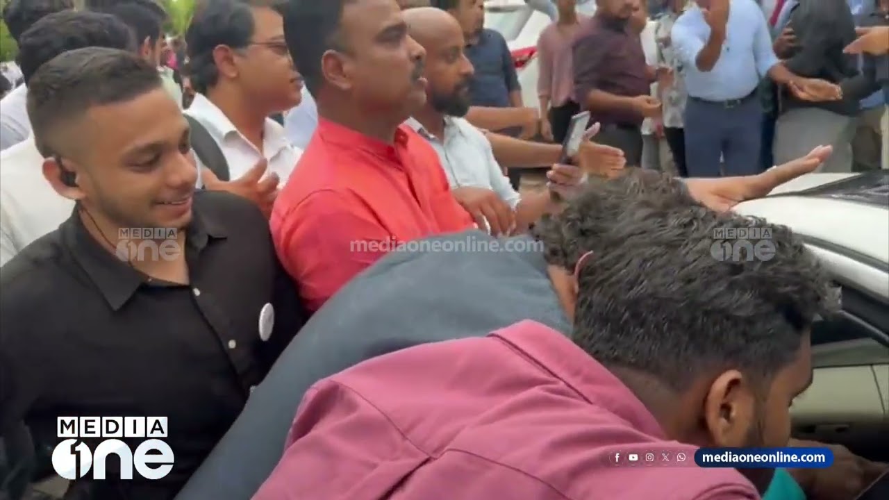 'മാപ്പ് പറഞ്ഞാൽ പോവാം,ഇല്ലെങ്കിൽ കാറ് അടിച്ച് പൊളിക്കും';അനിലിന്റെ കാർ തടഞ്ഞ് ബിസിനസുകാർ