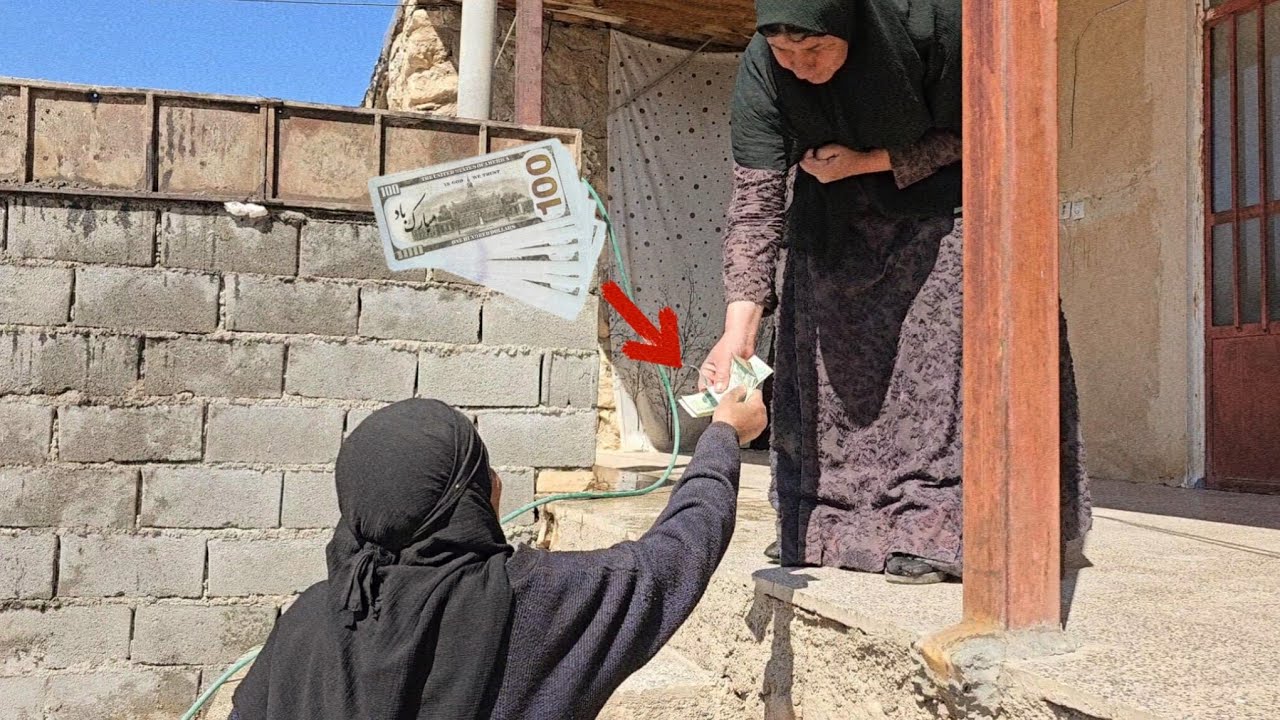 She Carries Firewood to the Village to Feed an Orphan | Life Alone in the Mountains