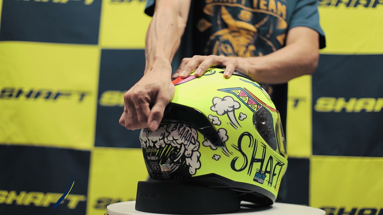En SHAFT te enseñamos a remover el spoiler y personalizar tu casco SH 582 SP.