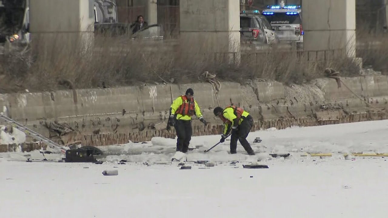Car crashes into Lake Ontario, crews work to recover driver