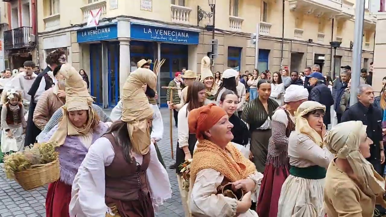 Pasacalles de Las gentes de Bargota con Cántaro Folk en Logroño 2025