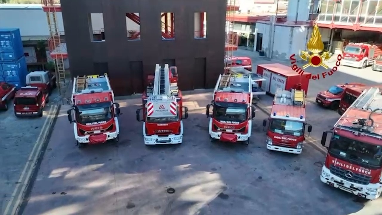 L'omaggio ai Vigili del Fuoco eroi su incendi, frane e terremoti