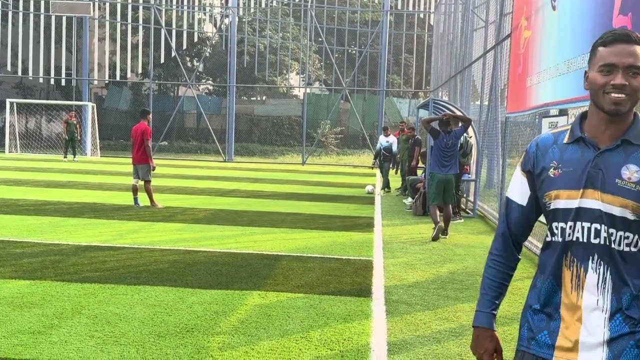 ফুটসাল গ্রাউন্ডে ফুটবল ম্যাচ