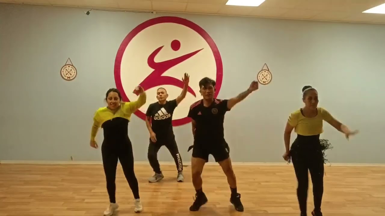 Dios te puso aqui ..dj karitaca zumba 2025