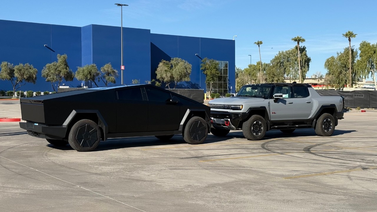 Cybertruck vs NEW 2025 Hummer EV - Which is Worse?