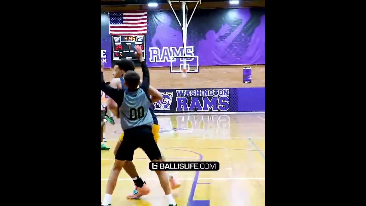 8th grader Elijah Williams punched that‼️ 😳😁