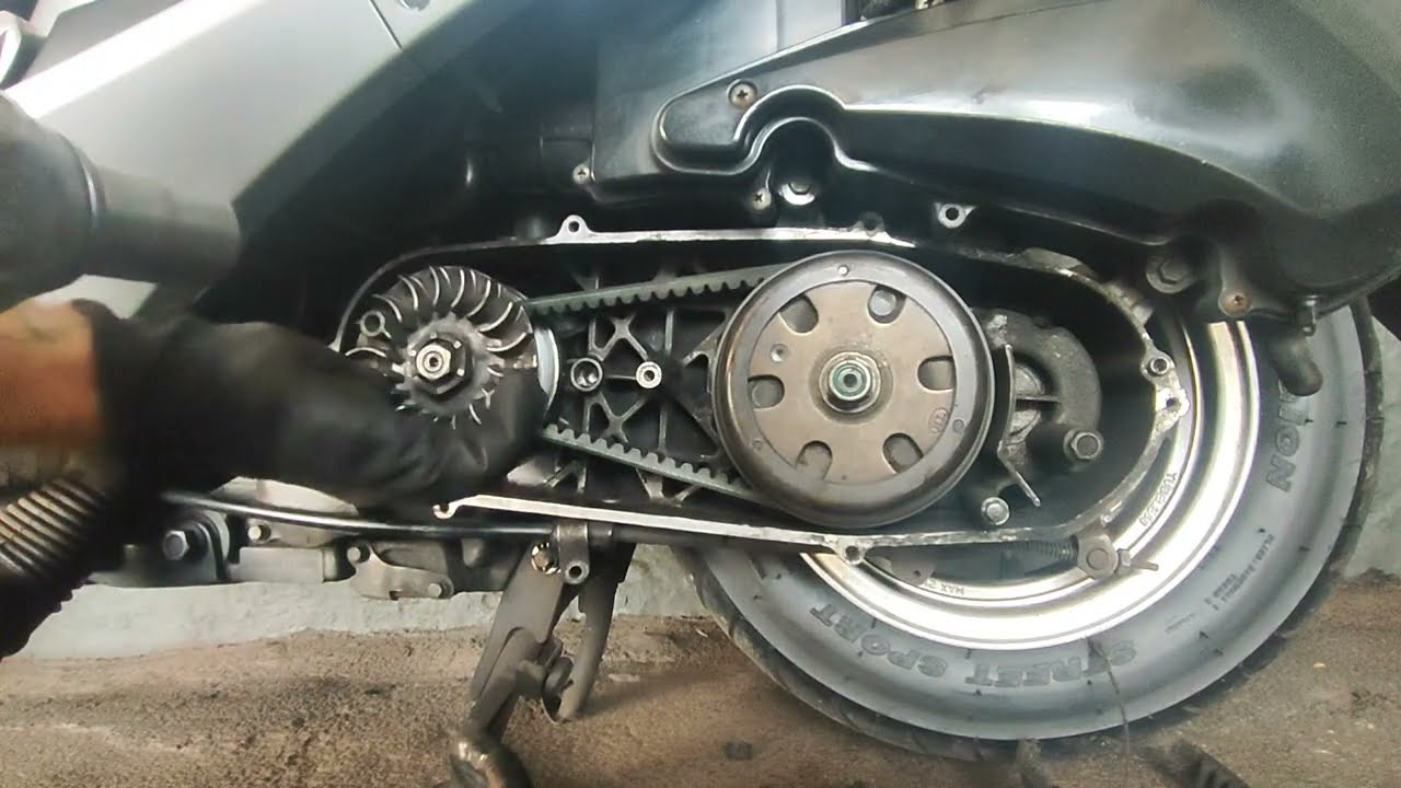 COMO TROCA A CORREIA E ROLETE DA BURGMAN 125