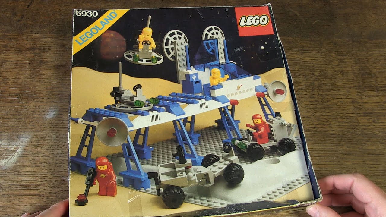 Unboxing, building and reviewing Lego set 6930 Space Supply Station from 1983.