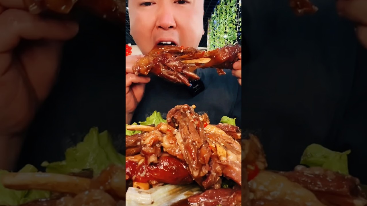 Steamed pork knuckle with a special spicy delicious flavor