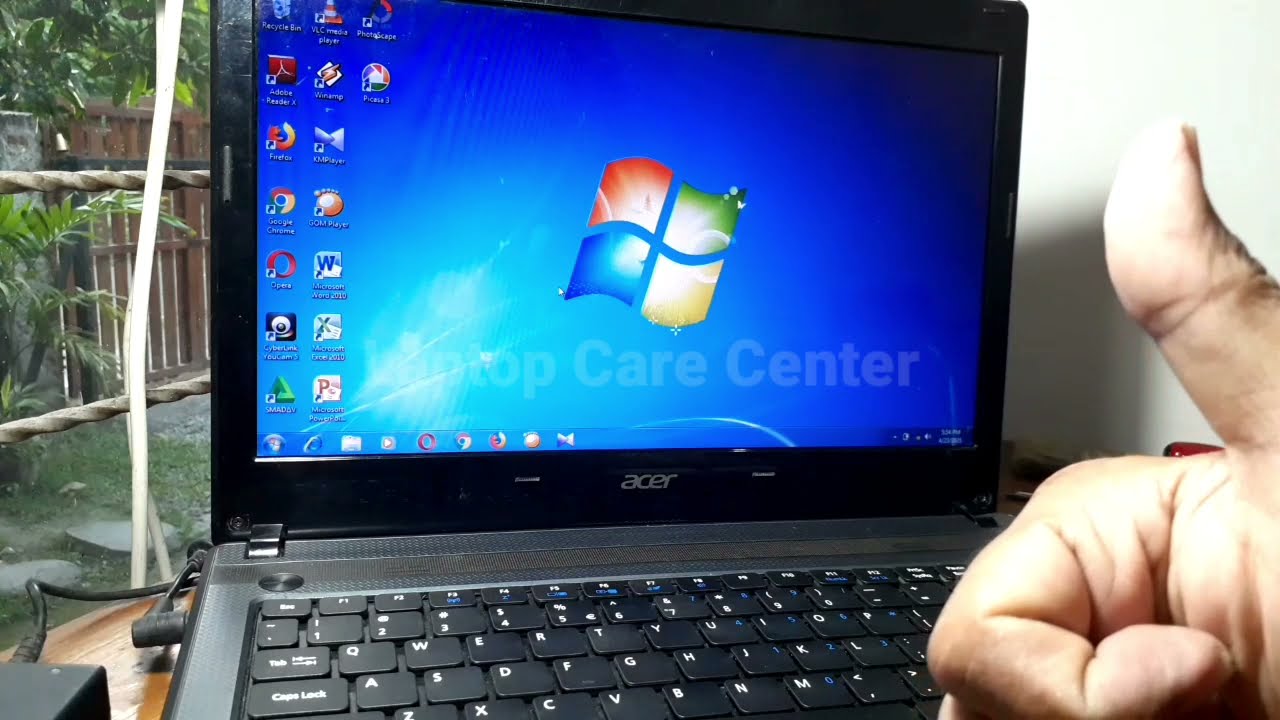 How to Install the Acer Aspire 4349 Laptop LCD Cover