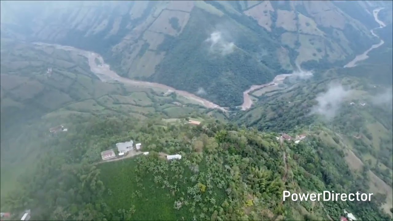 De montaña a otra drone mini