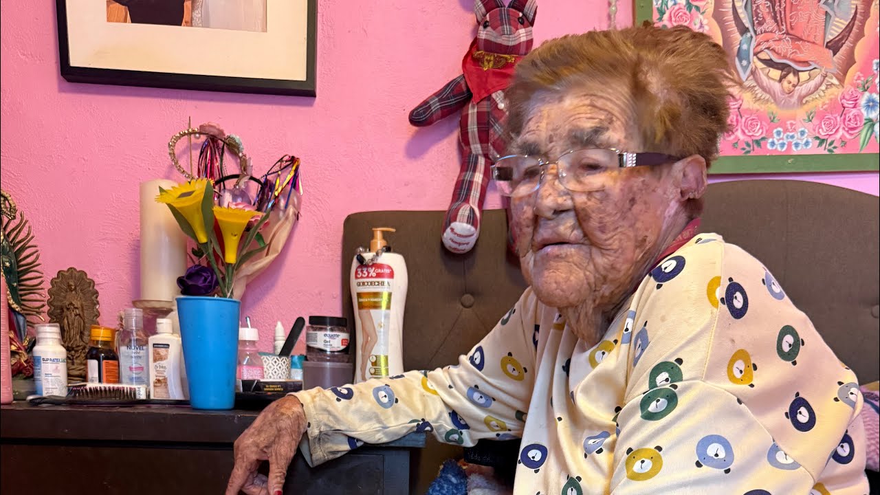 Doña Beba me platica que hace días le salió don Pancho y ella lo corrió