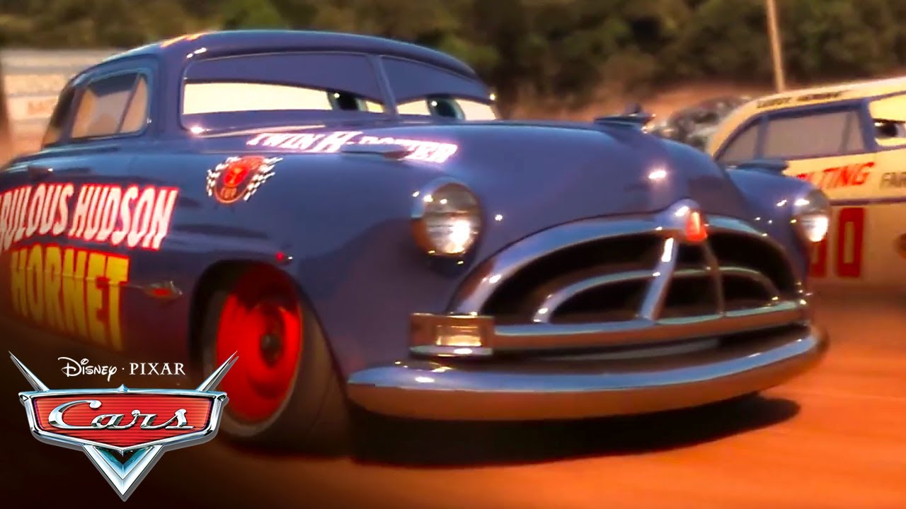¡El famoso giro de 360 ​​° de Doc Hudson! | Pixar Cars