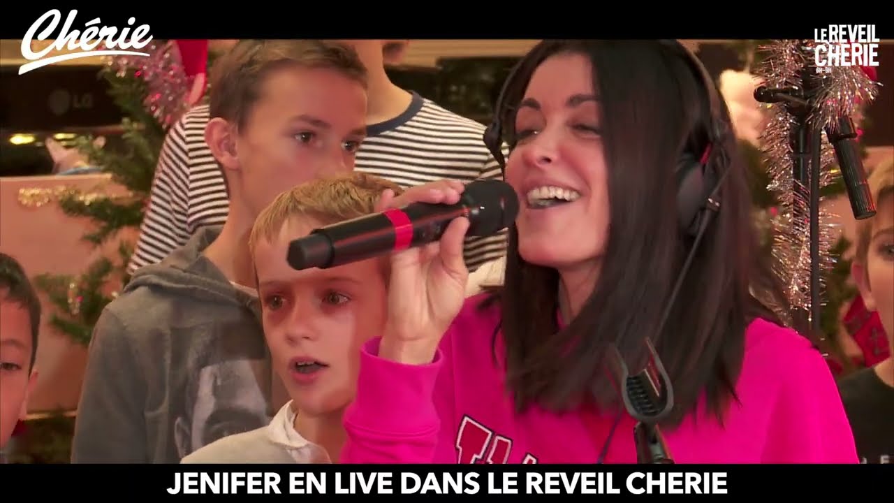 Jenifer fête Noël en reprenant 
