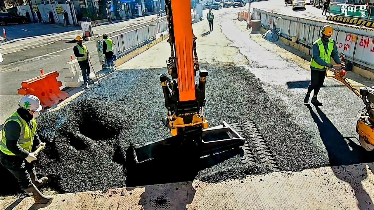 엥콘 틸트로테이터 지하철 아스콘 포장(engcon tiltrotator subway asphalt pavement)