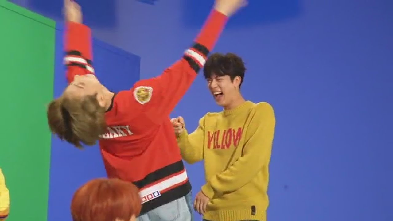 JUNGKOOK (정국 BTS) makes his hyungs laugh