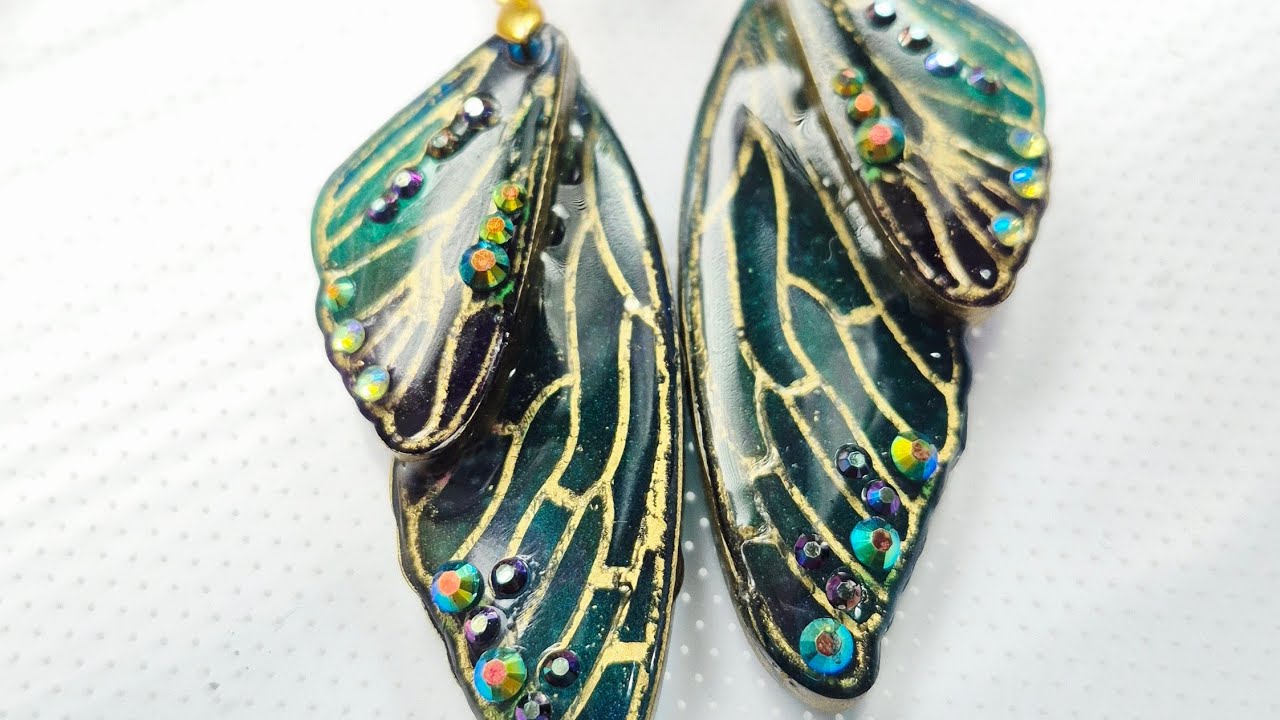 Simple cicada earrings made with UV resin and alcohol ink 