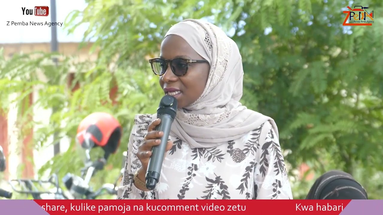 WAZIRI LEILA ATAMATISHA MAKABIDHIANO YA UJENZI KWA WAKANDARASI WA MASKULI KWA UNGUJA.