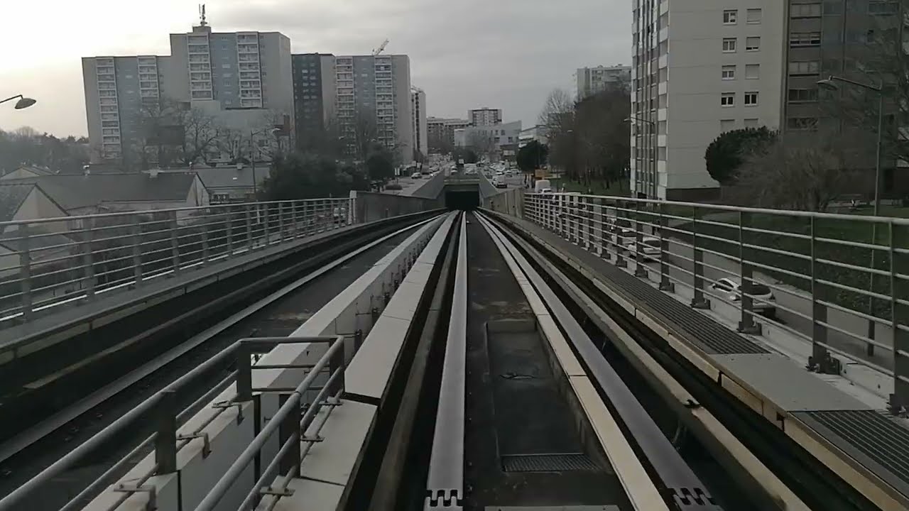 Métro de Rennes Siemens VAL 208 AG HP 16 entre La Poterie et Kennedy