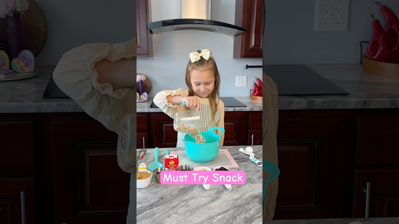 Easy Energy Balls. The perfect snack. #tinychef #kidfriendly #schoolsnacks #energyballs #tasty