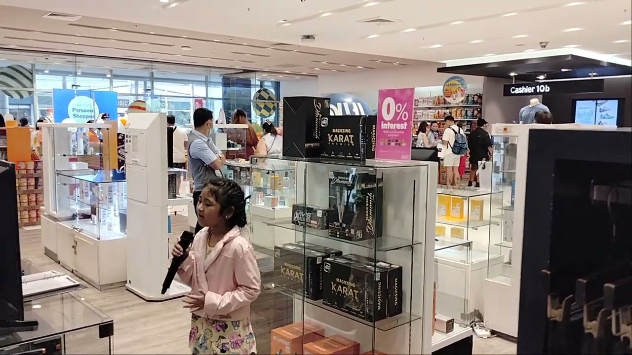 small but terrible voice talented pinay 6 year old kid Singing at mall Never enough #viral @Sm Cubao