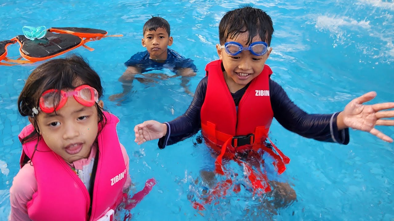 Azril, Atin & Atan - swimming pool (i - city)