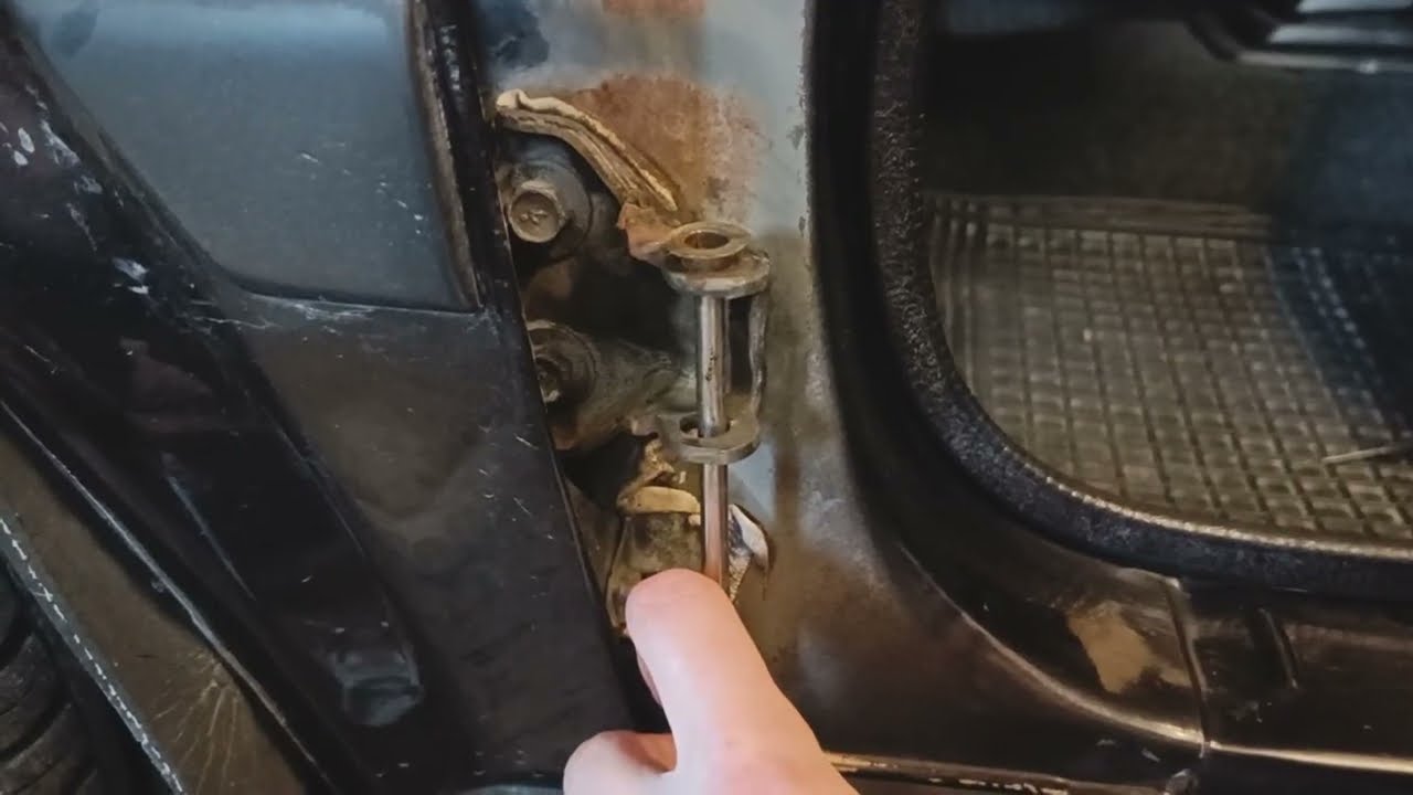 Nissan Micra K10 - Door Hinge Repair
