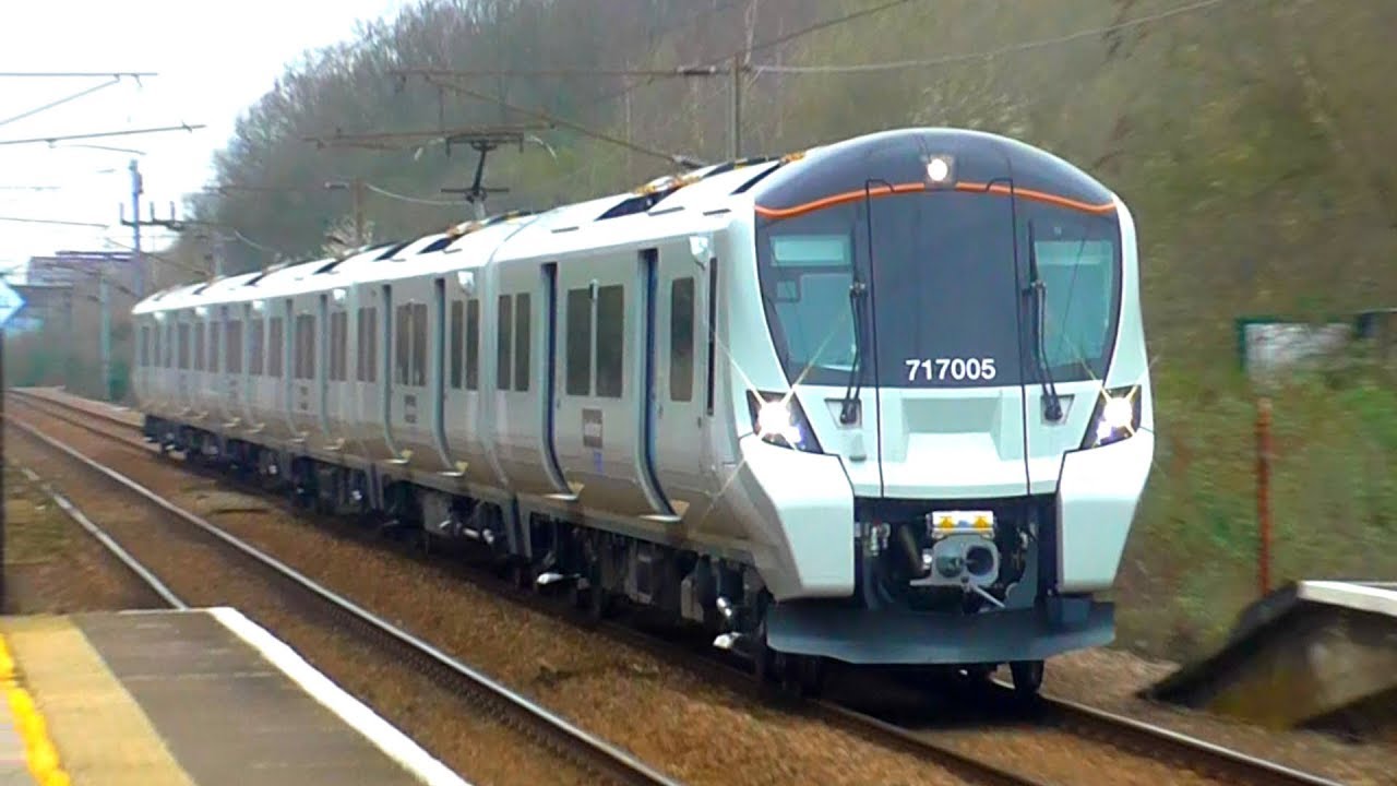 Trains at Crews Hill - 22/03/19