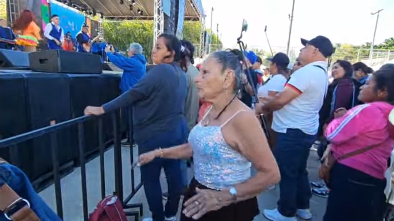 folklor salvadoreño parque Libertad está en vivo