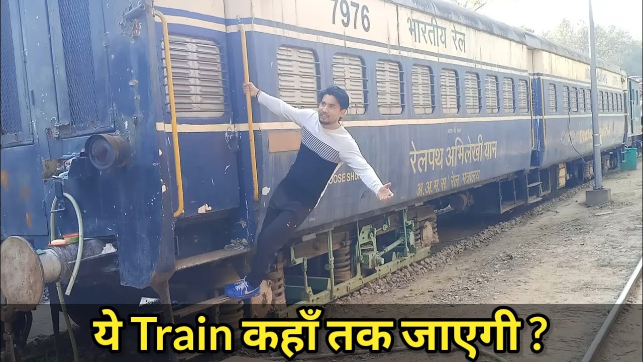 अचानक से हमारे सामने ट्रैन आ गई 👍 | Delhi Railway | Train Vlog | Rail Museum |