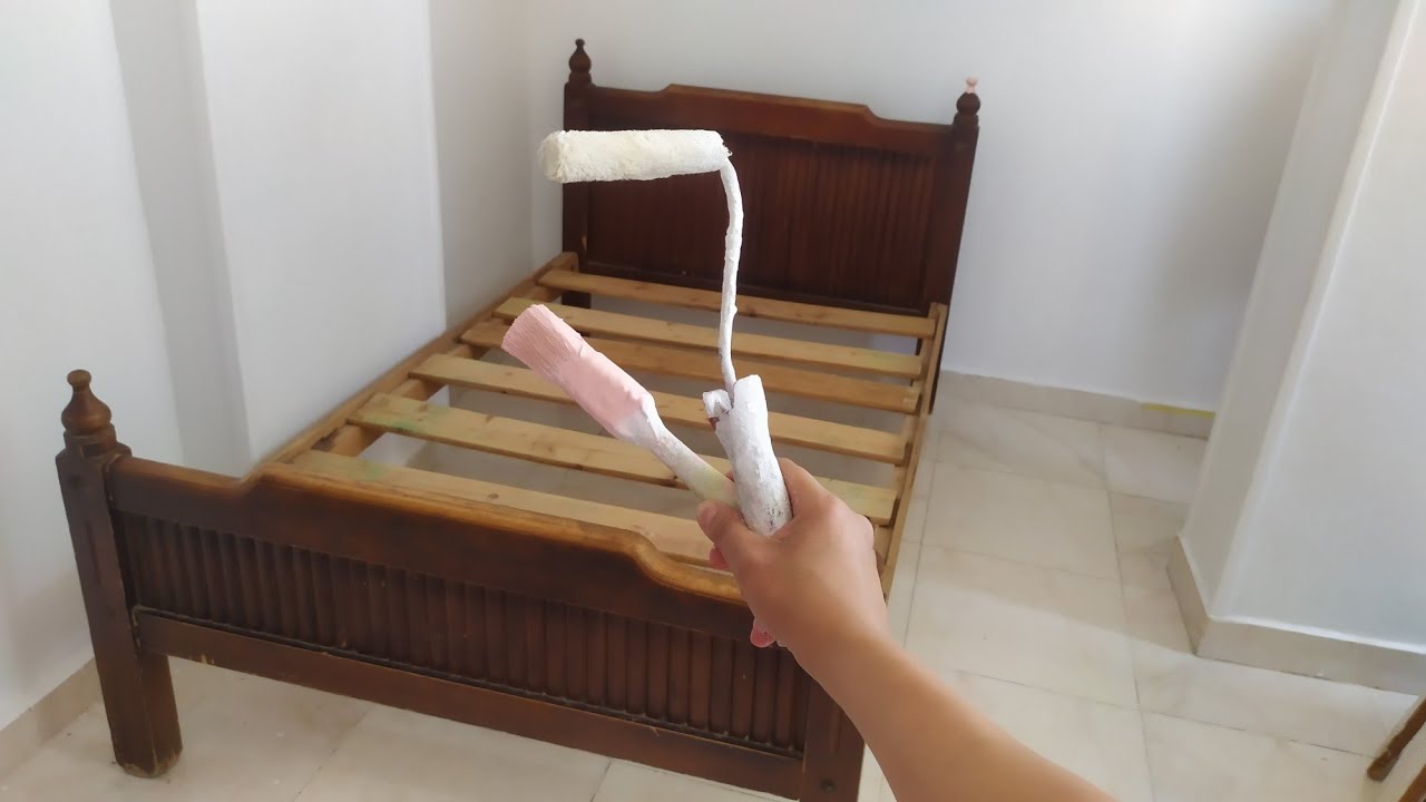 هنجدد وندهن السرير الخشب بنفسي بدهان الحائط البلاستيك 🤯تعالو شوفو النتيجه ياتري البلاستيك ولا الاكية