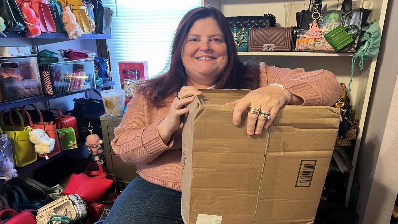 A new unboxing from a new favorite brand, but the box is a FAIL!!! Plus, a room declutter?