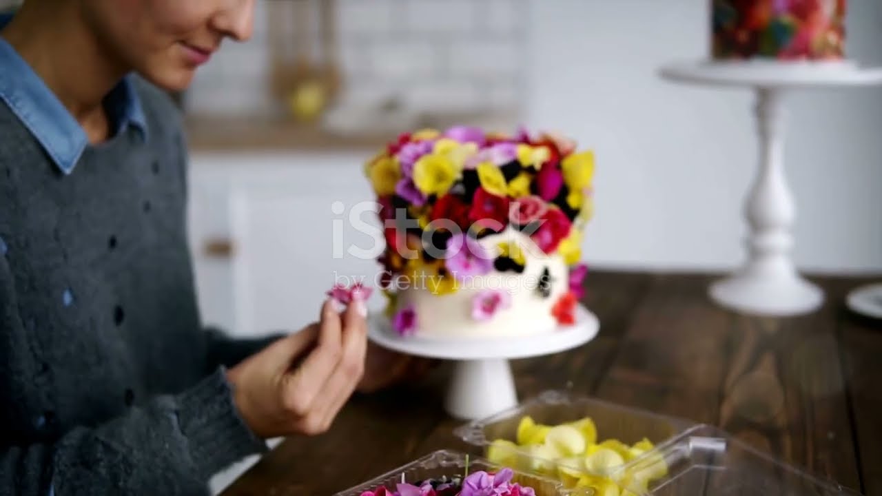 Top 5 Websites for Flowers & Cakes in India