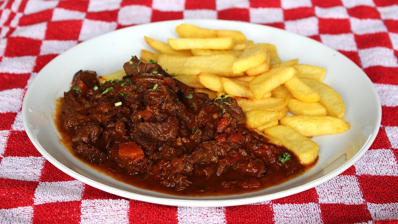 Zo maak je goulash en goulash soep. Echt Hongaars? Nee. Echt lekker? Zeker wel!