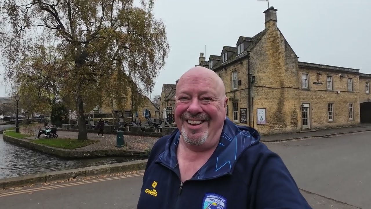 THE COTSWOLDS BOURTON ON THE WATER.