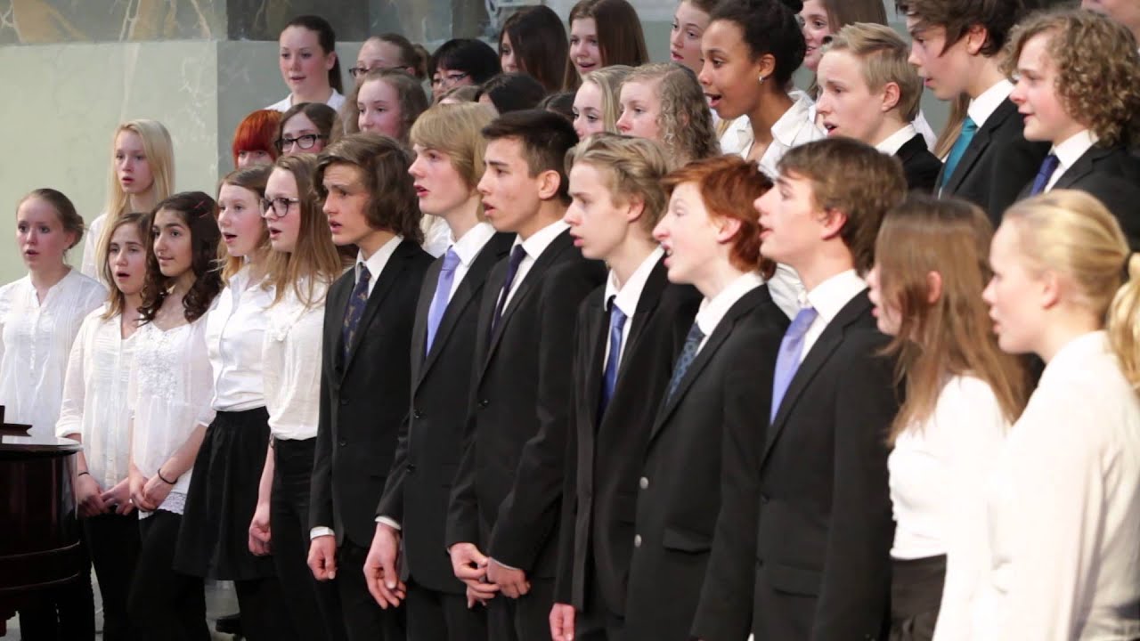 Klass 7C & 7D från Adolf Fredriks musikklasser sjunger Benny Anderssons 