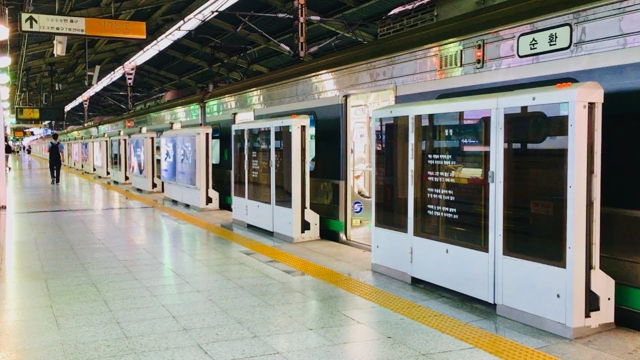 서울지하철 2호선 건대입구역의 전동차들 / Seoul Line2. Kunkuk Univ. Train